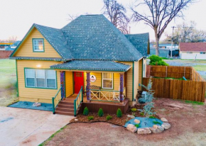 Ralphie's House Chickasha - Sleeps 10 - Hi Speed WIFI - Brand New!